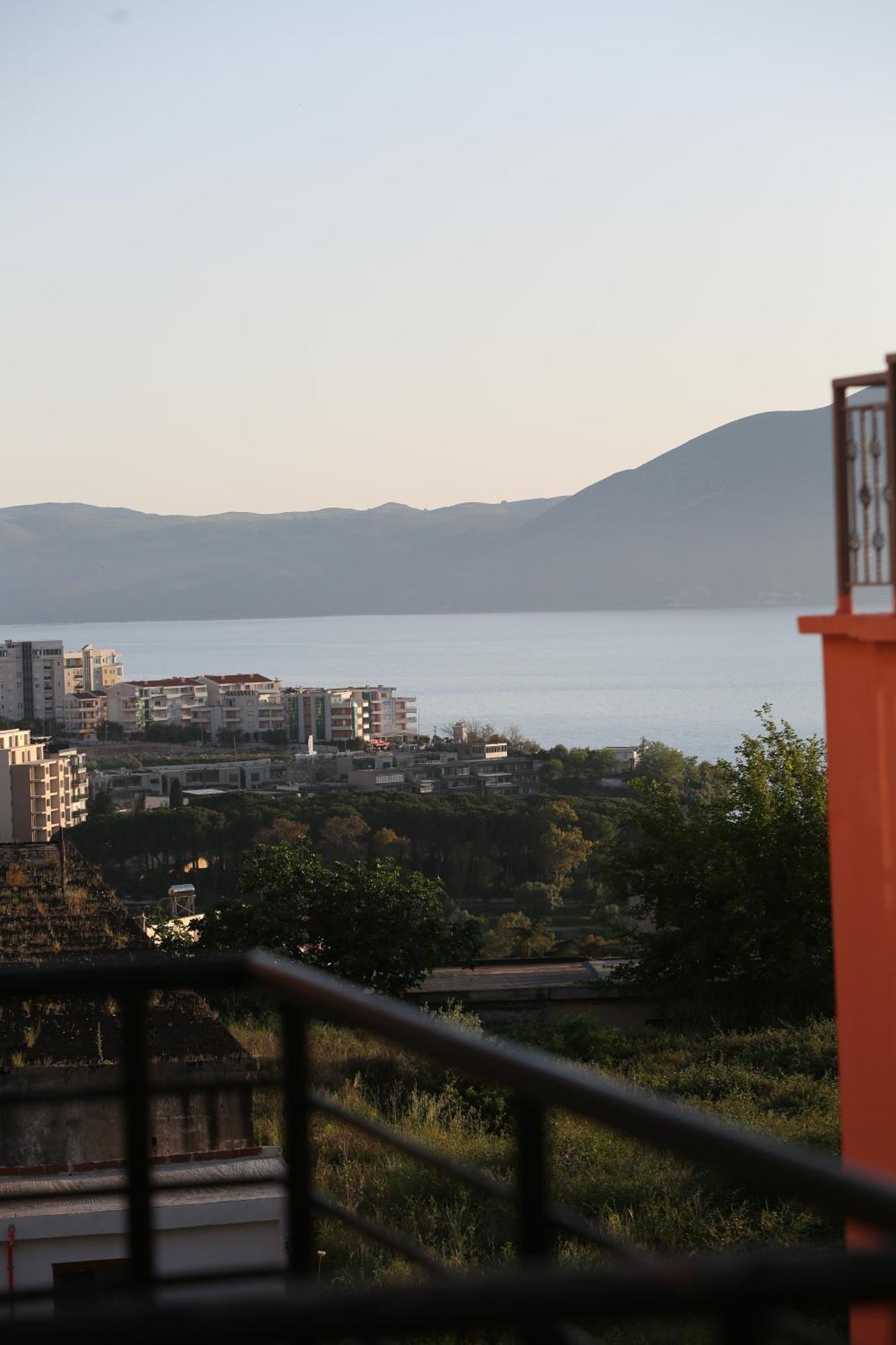 Tekb & Apartamento Vlorë