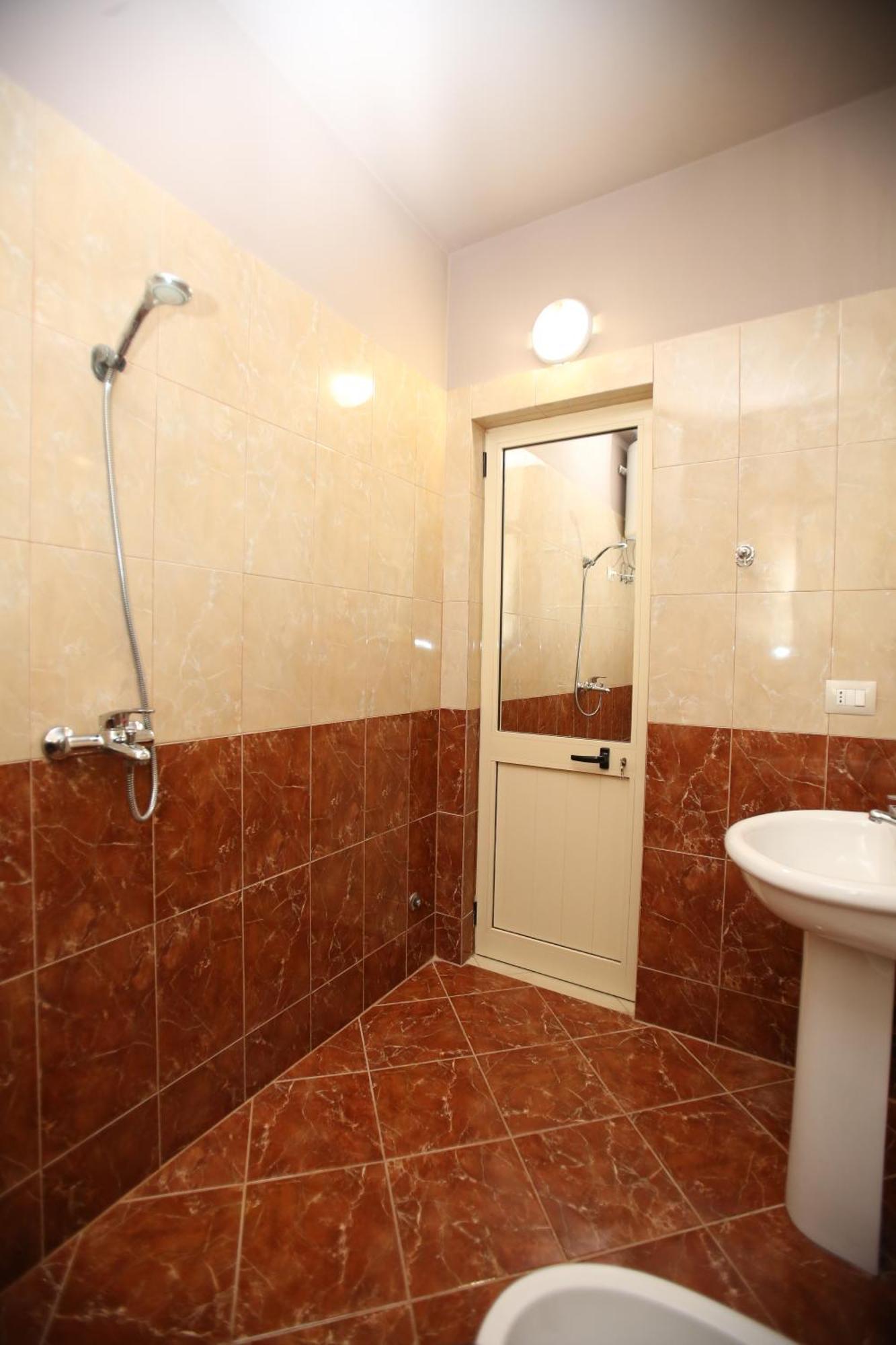 Tekb & Apartament Wlora